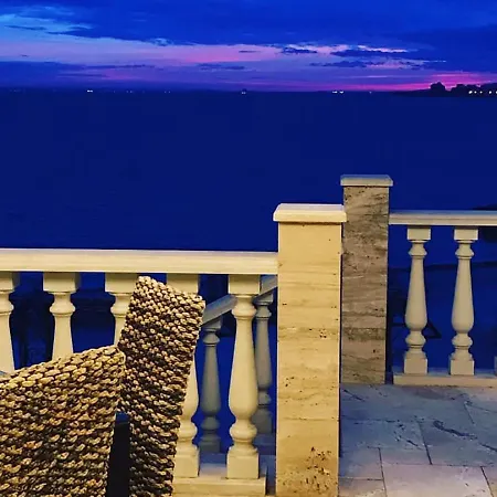 Seaview Vip Apart شقة *